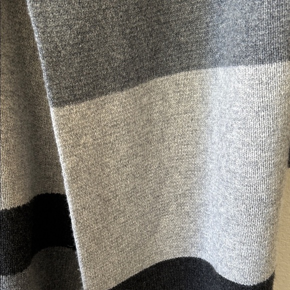 Vince NEW Wool and Cashmere Cardigan Oversized fit size XS - Picture 4 of 6